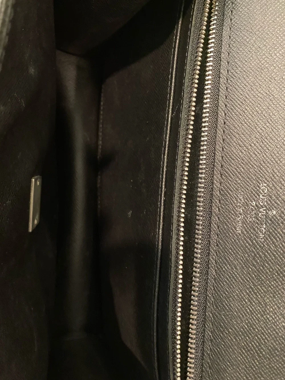 Louis Vuitton Black Taiga Leather Selenga Clutch